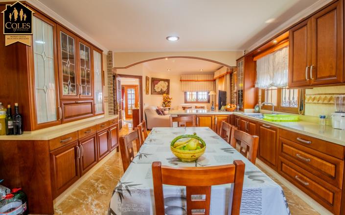 Image No.8-6 Bed Villa / Detached for sale