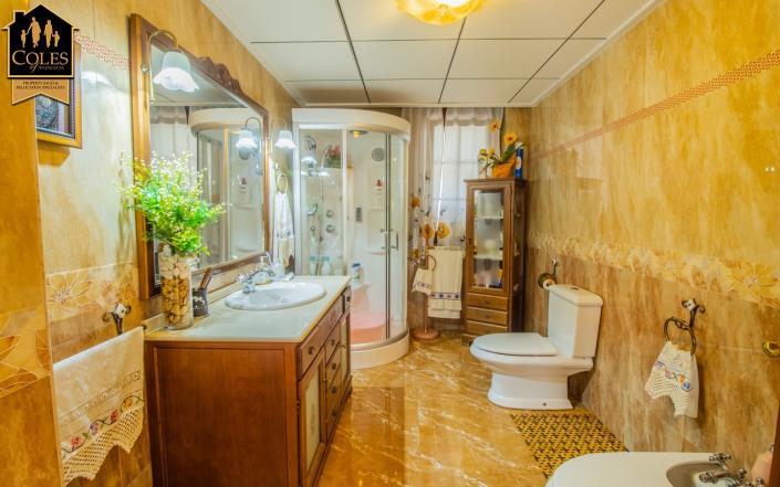 Image No.11-6 Bed Villa / Detached for sale