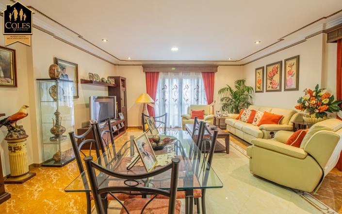 Image No.13-6 Bed Villa / Detached for sale