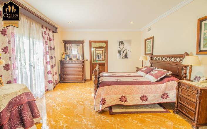 Image No.26-6 Bed Villa / Detached for sale