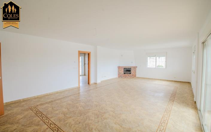 Image No.12-4 Bed Villa / Detached for sale