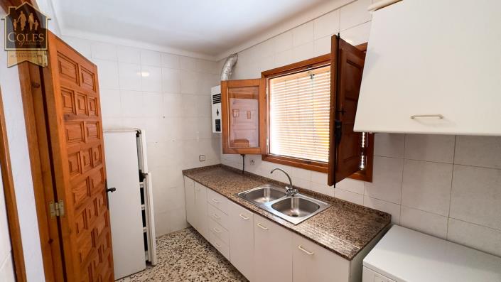 Image No.6-2 Bed Townhouse for sale