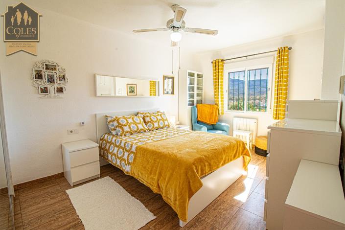 Image No.20-4 Bed Townhouse for sale