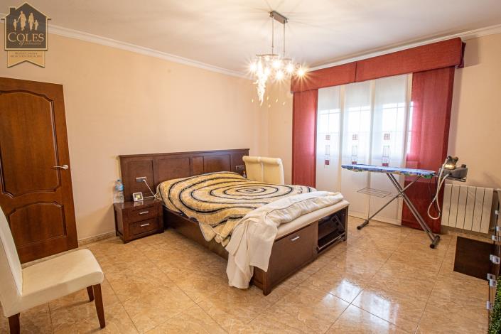 Image No.17-5 Bed Villa / Detached for sale