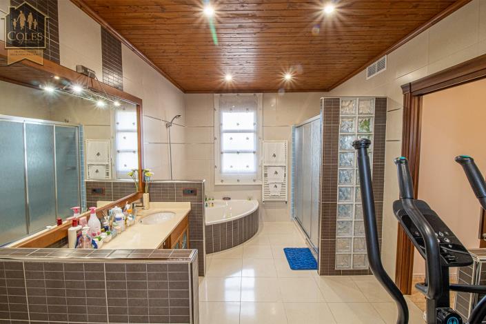 Image No.19-5 Bed Villa / Detached for sale