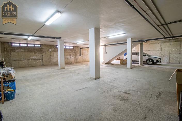 Image No.37-5 Bed Villa / Detached for sale