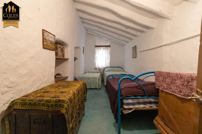 Image No.14-5 Bed Townhouse for sale