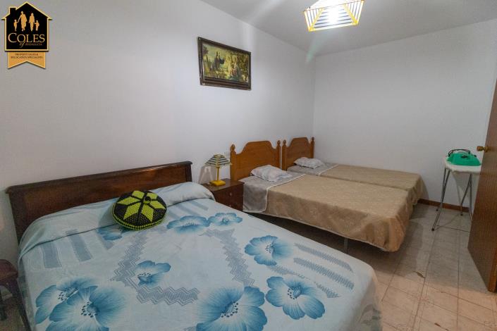 Image No.17-5 Bed Townhouse for sale