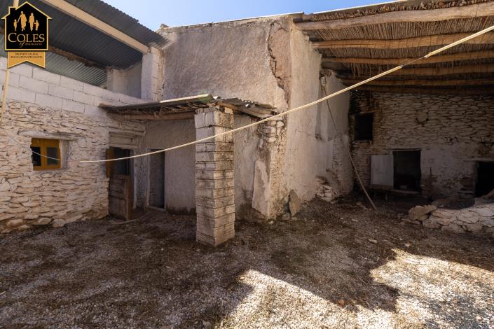 Image No.24-5 Bed Townhouse for sale