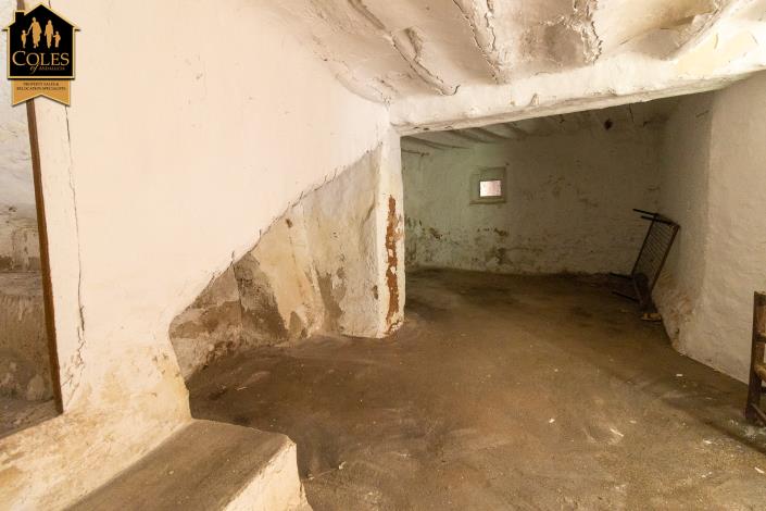 Image No.29-5 Bed Townhouse for sale