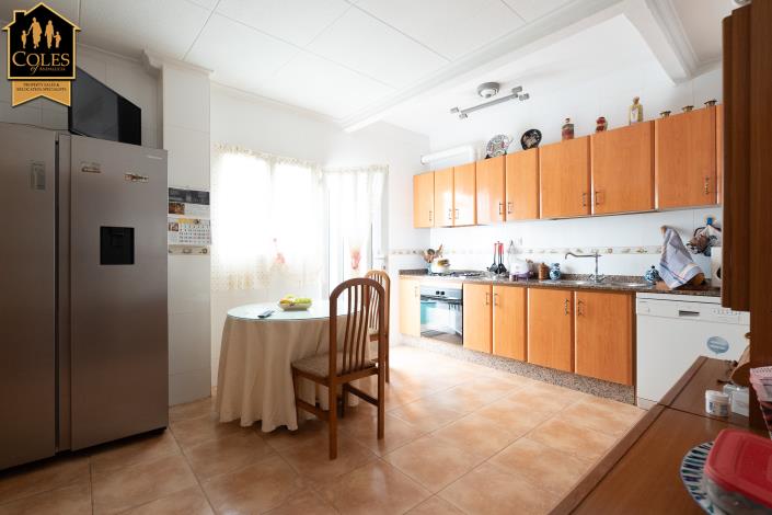 Image No.7-5 Bed Townhouse for sale