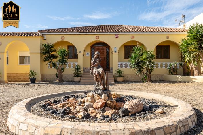 Image No.6-7 Bed Villa / Detached for sale