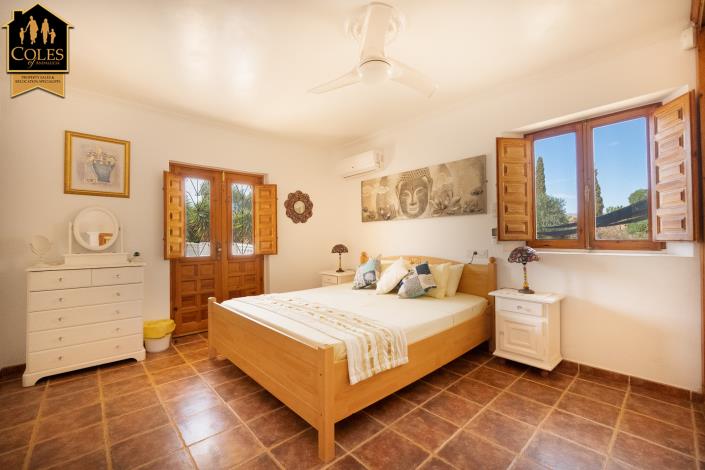 Image No.24-7 Bed Villa / Detached for sale