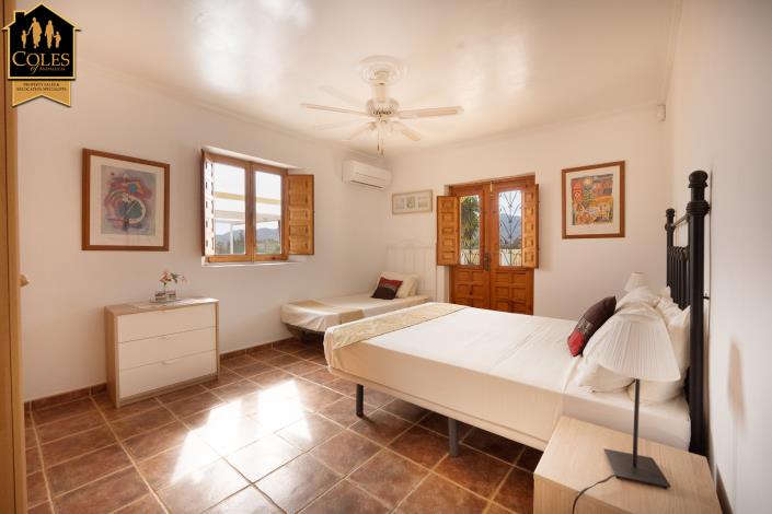 Image No.25-7 Bed Villa / Detached for sale