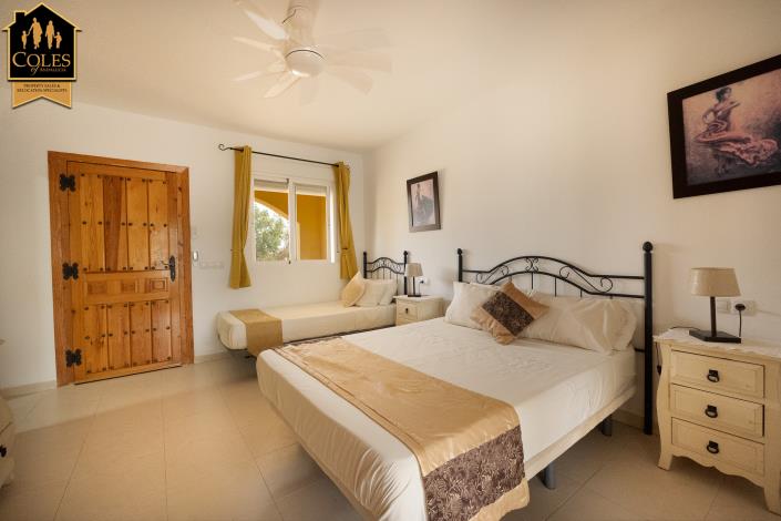 Image No.28-7 Bed Villa / Detached for sale