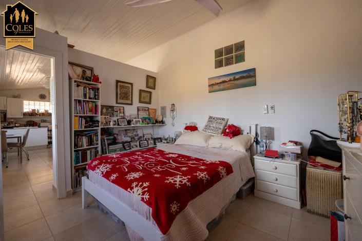 Image No.44-7 Bed Villa / Detached for sale