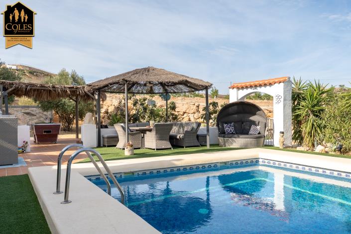 Image No.8-6 Bed Villa / Detached for sale