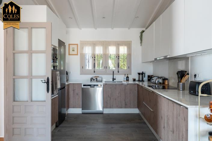 Image No.17-6 Bed Villa / Detached for sale