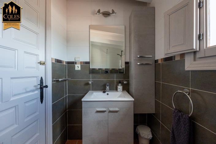 Image No.29-6 Bed Villa / Detached for sale