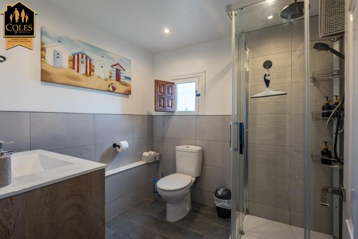 Image No.37-6 Bed Villa / Detached for sale