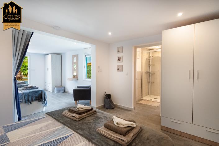 Image No.39-6 Bed Villa / Detached for sale