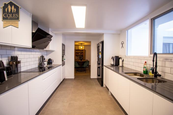 Image No.31-5 Bed Townhouse for sale