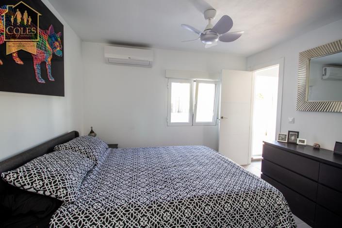 Image No.42-5 Bed Townhouse for sale