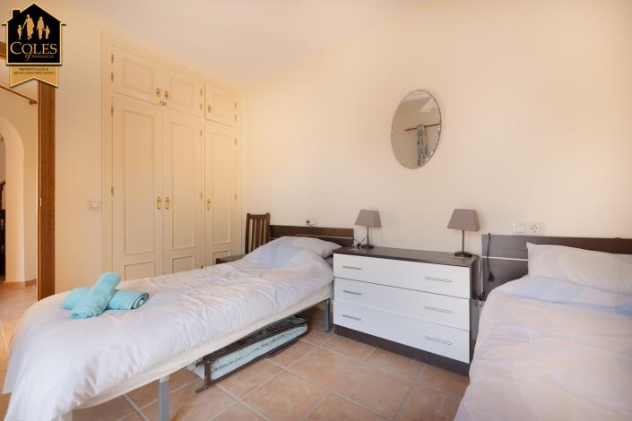 Image No.24-3 Bed Villa / Detached for sale