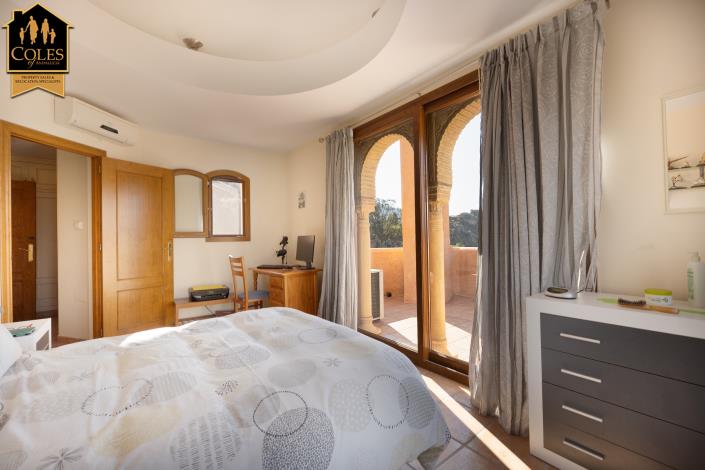 Image No.27-3 Bed Villa / Detached for sale