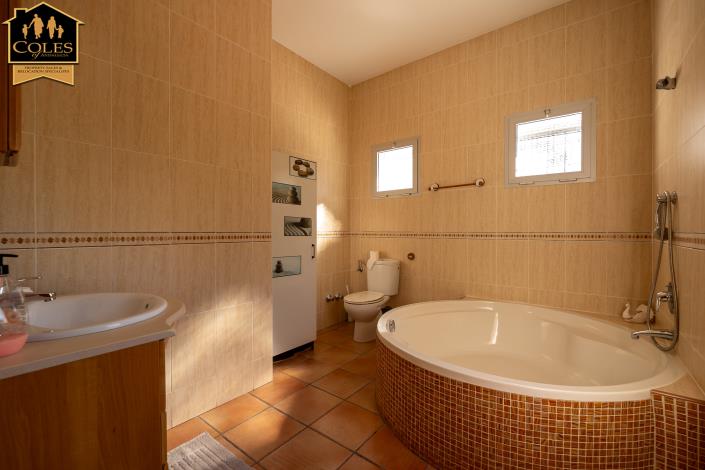 Image No.24-6 Bed Villa / Detached for sale