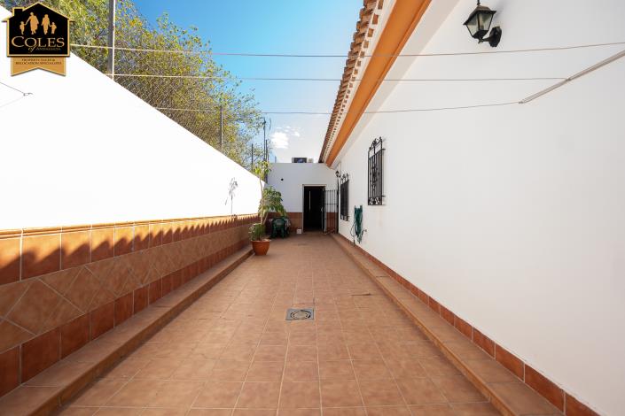 Image No.53-6 Bed Villa / Detached for sale