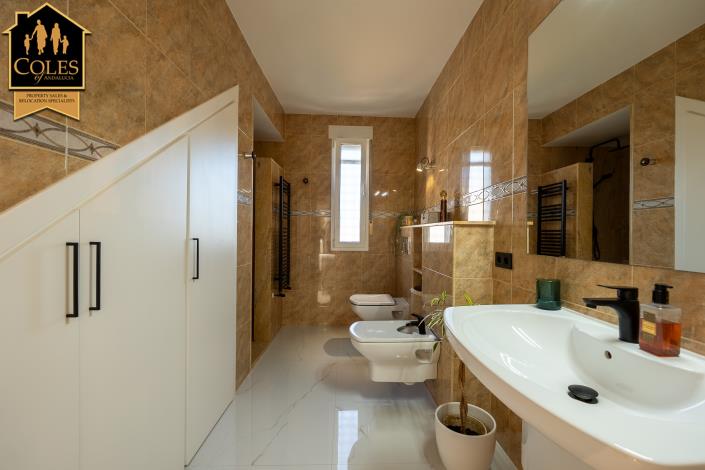 Image No.18-4 Bed Villa / Detached for sale