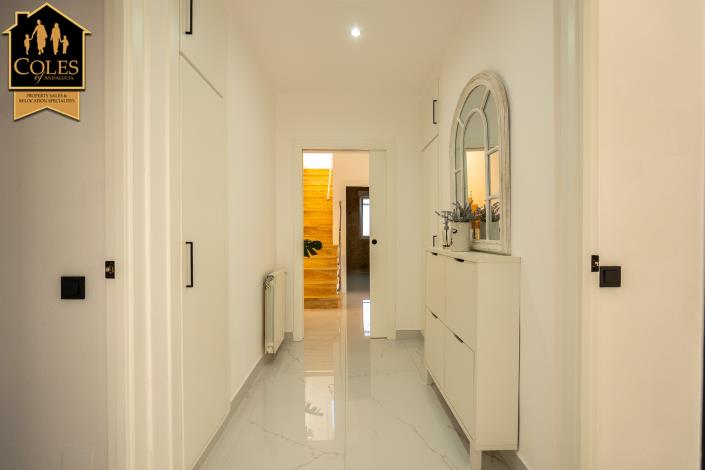 Image No.34-4 Bed Villa / Detached for sale