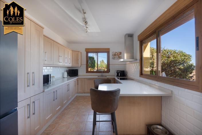 Image No.12-4 Bed Villa / Detached for sale