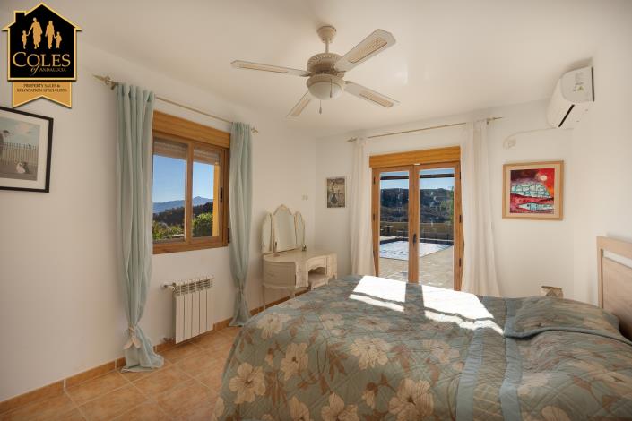 Image No.22-4 Bed Villa / Detached for sale