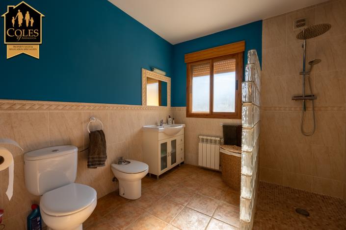 Image No.24-4 Bed Villa / Detached for sale