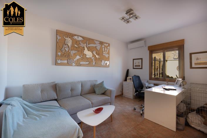 Image No.28-4 Bed Villa / Detached for sale