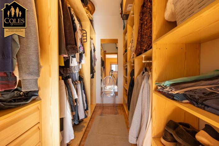 Image No.32-4 Bed Villa / Detached for sale