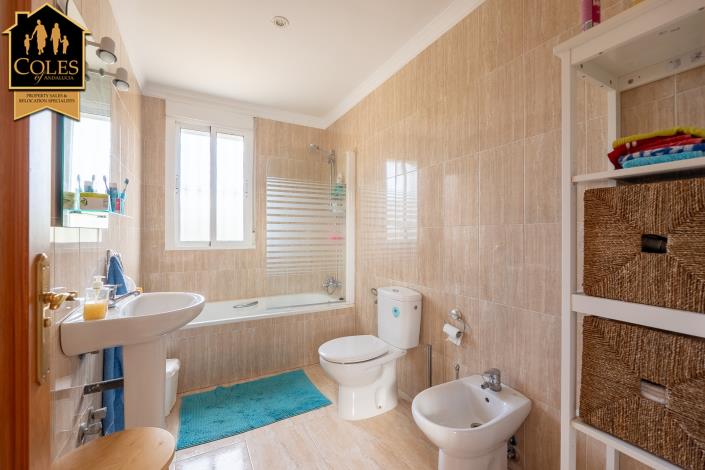 Image No.20-3 Bed Villa / Detached for sale