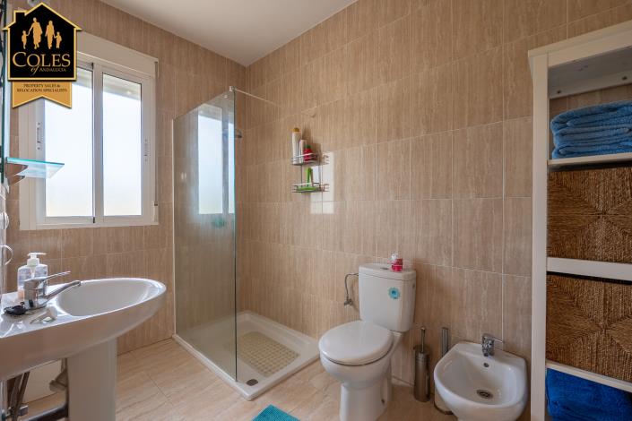 Image No.24-3 Bed Villa / Detached for sale