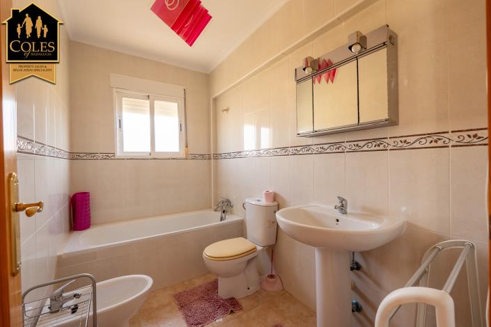 Image No.25-3 Bed Villa / Detached for sale