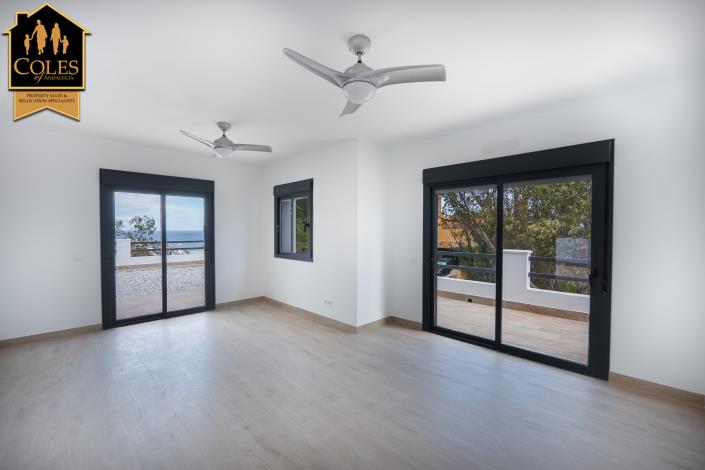 Image No.10-2 Bed Villa / Detached for sale