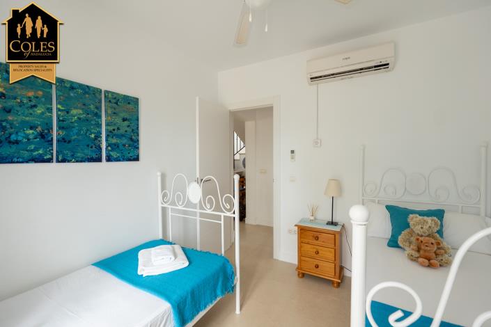 Image No.24-4 Bed Villa / Detached for sale