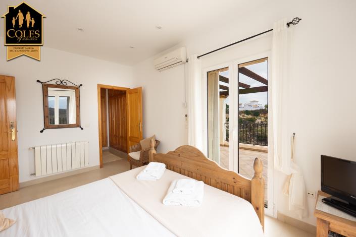 Image No.32-4 Bed Villa / Detached for sale