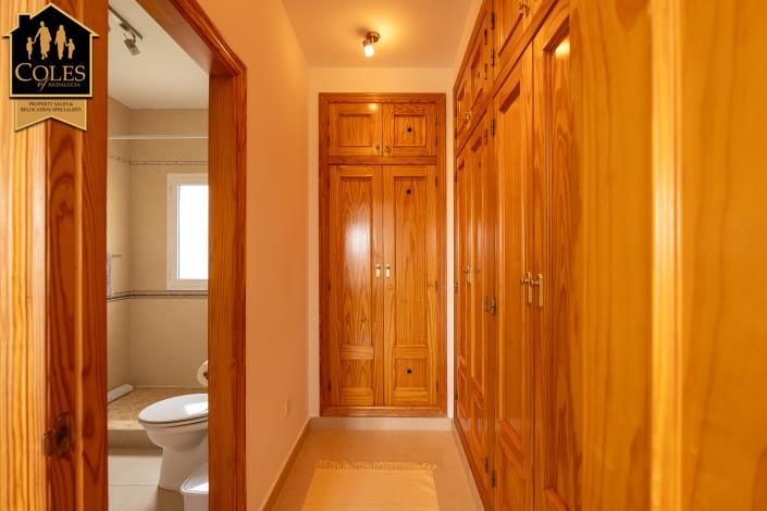 Image No.33-4 Bed Villa / Detached for sale