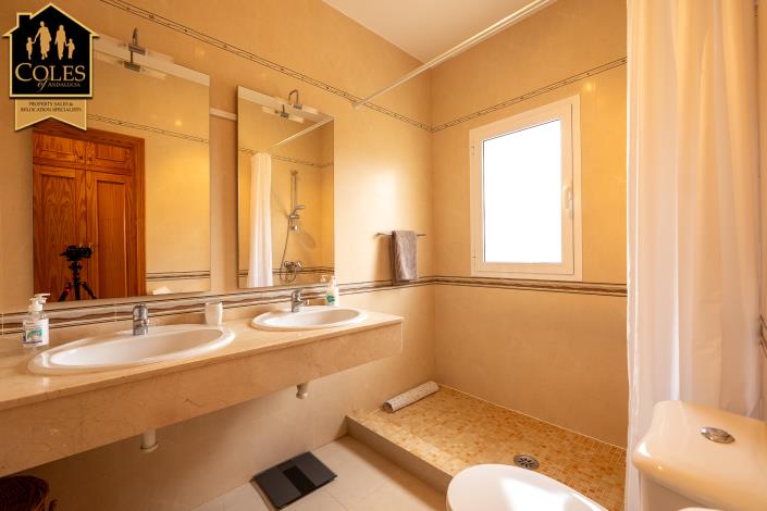 Image No.34-4 Bed Villa / Detached for sale