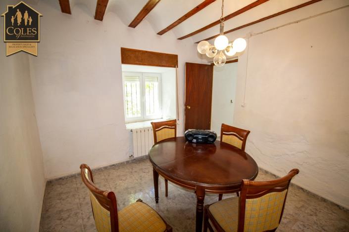 Image No.12-6 Bed Townhouse for sale