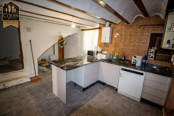 Image No.18-6 Bed Townhouse for sale