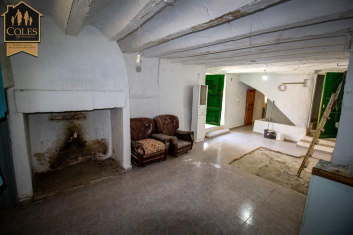 Image No.23-6 Bed Townhouse for sale