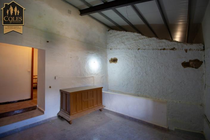 Image No.29-6 Bed Townhouse for sale